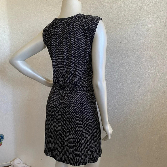 ❤️ Ann Taylor LOFT Womens Dress Sz XSmall Black Beige Chevron Stripes Sleeveless - Picture 8 of 12